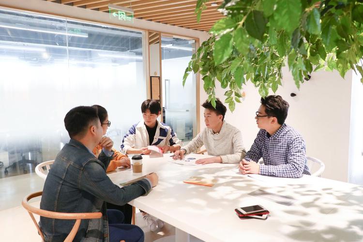 解碼信息技術(shù)型企業(yè)的核心生命力 從服務(wù)到智力賦能