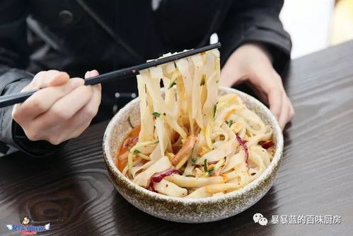 沈陽這家店用六星級面粉做涼皮配東北雞架超級好吃,有20多家門店一般人還不讓加盟